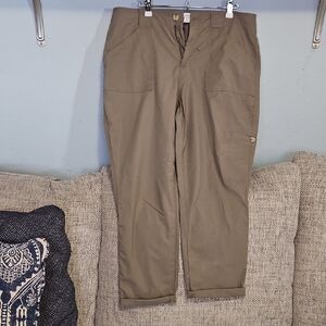 Liz Claiborne Women's Cargo Pants in Olive